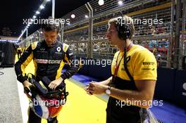 Jolyon Palmer (GBR) Renault Sport F1 Team on the grid. 17.09.2017. Formula 1 World Championship, Rd 14, Singapore Grand Prix, Marina Bay Street Circuit, Singapore, Race Day.