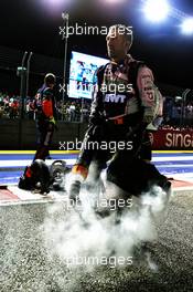 Sahara Force India F1 Team mechanic on the grid. 17.09.2017. Formula 1 World Championship, Rd 14, Singapore Grand Prix, Marina Bay Street Circuit, Singapore, Race Day.