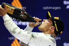 Valtteri Bottas (FIN) Mercedes AMG F1 celebrates his third position on the podium. 17.09.2017. Formula 1 World Championship, Rd 14, Singapore Grand Prix, Marina Bay Street Circuit, Singapore, Race Day.