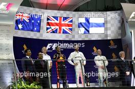 The podium (L to R): Daniel Ricciardo (AUS) Red Bull Racing, second; Lewis Hamilton (GBR) Mercedes AMG F1, race winner; Valtteri Bottas (FIN) Mercedes AMG F1, third. 17.09.2017. Formula 1 World Championship, Rd 14, Singapore Grand Prix, Marina Bay Street Circuit, Singapore, Race Day.