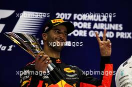 Daniel Ricciardo (AUS) Red Bull Racing celebrates his second position on the podium. 17.09.2017. Formula 1 World Championship, Rd 14, Singapore Grand Prix, Marina Bay Street Circuit, Singapore, Race Day.