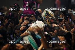 Race winner Lewis Hamilton (GBR) Mercedes AMG F1 celebrates in parc ferme.                                17.09.2017. Formula 1 World Championship, Rd 14, Singapore Grand Prix, Marina Bay Street Circuit, Singapore, Race Day.