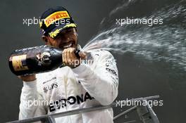 Race winner Lewis Hamilton (GBR) Mercedes AMG F1 celebrates on the podium. 17.09.2017. Formula 1 World Championship, Rd 14, Singapore Grand Prix, Marina Bay Street Circuit, Singapore, Race Day.