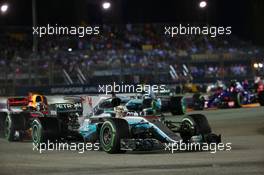 Lewis Hamilton (GBR) Mercedes AMG F1 W08. 17.09.2017. Formula 1 World Championship, Rd 14, Singapore Grand Prix, Marina Bay Street Circuit, Singapore, Race Day.