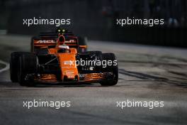 Stoffel Vandoorne (BEL) McLaren MCL32. 17.09.2017. Formula 1 World Championship, Rd 14, Singapore Grand Prix, Marina Bay Street Circuit, Singapore, Race Day.