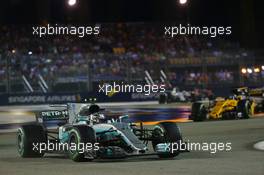 Valtteri Bottas (FIN) Mercedes AMG F1 W08. 17.09.2017. Formula 1 World Championship, Rd 14, Singapore Grand Prix, Marina Bay Street Circuit, Singapore, Race Day.