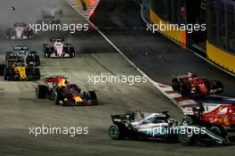 Kimi Raikkonen (FIN) Ferrari SF70H and Max Verstappen (NLD) Red Bull Racing RB13 crash at the start of the race. 17.09.2017. Formula 1 World Championship, Rd 14, Singapore Grand Prix, Marina Bay Street Circuit, Singapore, Race Day.