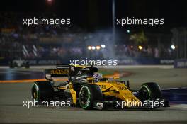 Jolyon Palmer (GBR) Renault Sport F1 Team RS17. 17.09.2017. Formula 1 World Championship, Rd 14, Singapore Grand Prix, Marina Bay Street Circuit, Singapore, Race Day.