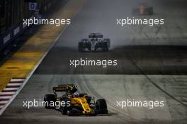 Jolyon Palmer (GBR) Renault Sport F1 Team RS17. 17.09.2017. Formula 1 World Championship, Rd 14, Singapore Grand Prix, Marina Bay Street Circuit, Singapore, Race Day.