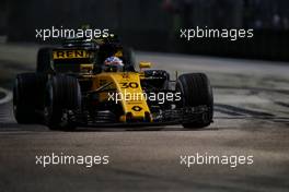 Jolyon Palmer (GBR) Renault Sport F1 Team RS17. 17.09.2017. Formula 1 World Championship, Rd 14, Singapore Grand Prix, Marina Bay Street Circuit, Singapore, Race Day.