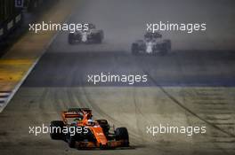 Fernando Alonso (ESP) McLaren MCL32. 17.09.2017. Formula 1 World Championship, Rd 14, Singapore Grand Prix, Marina Bay Street Circuit, Singapore, Race Day.