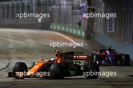 Stoffel Vandoorne (BEL) McLaren MCL32. 17.09.2017. Formula 1 World Championship, Rd 14, Singapore Grand Prix, Marina Bay Street Circuit, Singapore, Race Day.