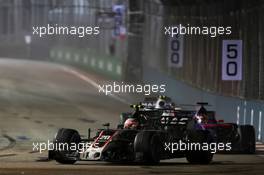 Kevin Magnussen (DEN) Haas VF-17. 17.09.2017. Formula 1 World Championship, Rd 14, Singapore Grand Prix, Marina Bay Street Circuit, Singapore, Race Day.