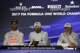 Press conference with Daniel Ricciardo (AUS) Red Bull Racing RB13, Lewis Hamilton (GBR) Mercedes AMG F1 W08, and Valtteri Bottas (FIN) Mercedes AMG F1 W08. 17.09.2017. Formula 1 World Championship, Rd 14, Singapore Grand Prix, Marina Bay Street Circuit, Singapore, Race Day.