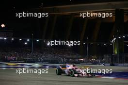 Esteban Ocon (FRA) Sahara Force India F1 VJM10. 17.09.2017. Formula 1 World Championship, Rd 14, Singapore Grand Prix, Marina Bay Street Circuit, Singapore, Race Day.