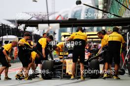 Jolyon Palmer (GBR) Renault Sport F1 Team RS17. 16.09.2017. Formula 1 World Championship, Rd 14, Singapore Grand Prix, Marina Bay Street Circuit, Singapore, Qualifying Day.