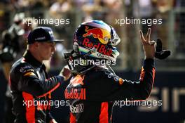 Daniel Ricciardo (AUS) Red Bull Racing celebrates his third position in qualifying parc ferme. 16.09.2017. Formula 1 World Championship, Rd 14, Singapore Grand Prix, Marina Bay Street Circuit, Singapore, Qualifying Day.