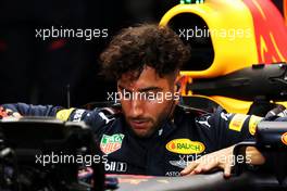 Daniel Ricciardo (AUS) Red Bull Racing RB13. 16.09.2017. Formula 1 World Championship, Rd 14, Singapore Grand Prix, Marina Bay Street Circuit, Singapore, Qualifying Day.