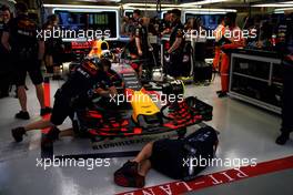 Daniel Ricciardo (AUS) Red Bull Racing RB13. 16.09.2017. Formula 1 World Championship, Rd 14, Singapore Grand Prix, Marina Bay Street Circuit, Singapore, Qualifying Day.