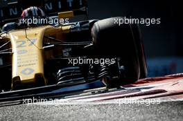 Nico Hulkenberg (GER) Renault Sport F1 Team RS17. 24.11.2017. Formula 1 World Championship, Rd 20, Abu Dhabi Grand Prix, Yas Marina Circuit, Abu Dhabi, Practice Day.