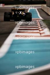 Carlos Sainz Jr (ESP) Renault Sport F1 Team RS17. 24.11.2017. Formula 1 World Championship, Rd 20, Abu Dhabi Grand Prix, Yas Marina Circuit, Abu Dhabi, Practice Day.