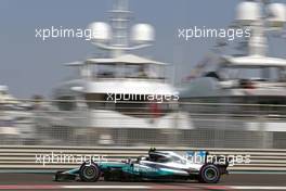 Valtteri Bottas (FIN) Mercedes AMG F1  24.11.2017. Formula 1 World Championship, Rd 20, Abu Dhabi Grand Prix, Yas Marina Circuit, Abu Dhabi, Practice Day.