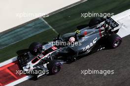 Kevin Magnussen (DEN) Haas VF-17. 24.11.2017. Formula 1 World Championship, Rd 20, Abu Dhabi Grand Prix, Yas Marina Circuit, Abu Dhabi, Practice Day.