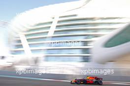 Daniel Ricciardo (AUS) Red Bull Racing  24.11.2017. Formula 1 World Championship, Rd 20, Abu Dhabi Grand Prix, Yas Marina Circuit, Abu Dhabi, Practice Day.