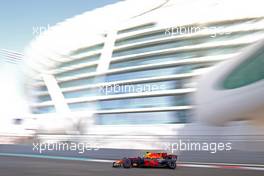 Daniel Ricciardo (AUS) Red Bull Racing  24.11.2017. Formula 1 World Championship, Rd 20, Abu Dhabi Grand Prix, Yas Marina Circuit, Abu Dhabi, Practice Day.