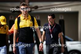Sergey Sirotkin (RUS) Renault Sport F1 Team Third Driver. 24.11.2017. Formula 1 World Championship, Rd 20, Abu Dhabi Grand Prix, Yas Marina Circuit, Abu Dhabi, Practice Day.
