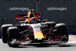 Max Verstappen (NLD) Red Bull Racing RB13. 24.11.2017. Formula 1 World Championship, Rd 20, Abu Dhabi Grand Prix, Yas Marina Circuit, Abu Dhabi, Practice Day.