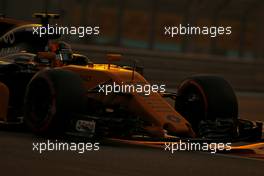 Carlos Sainz Jr (ESP) Renault F1 Team  24.11.2017. Formula 1 World Championship, Rd 20, Abu Dhabi Grand Prix, Yas Marina Circuit, Abu Dhabi, Practice Day.