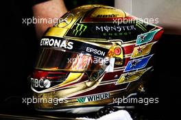The helmet of Lewis Hamilton (GBR) Mercedes AMG F1. 24.11.2017. Formula 1 World Championship, Rd 20, Abu Dhabi Grand Prix, Yas Marina Circuit, Abu Dhabi, Practice Day.