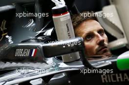 Romain Grosjean (FRA) Haas F1 Team VF-17. 24.11.2017. Formula 1 World Championship, Rd 20, Abu Dhabi Grand Prix, Yas Marina Circuit, Abu Dhabi, Practice Day.