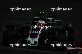 Kevin Magnussen (DEN) Haas VF-17. 24.11.2017. Formula 1 World Championship, Rd 20, Abu Dhabi Grand Prix, Yas Marina Circuit, Abu Dhabi, Practice Day.