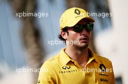 Carlos Sainz Jr (ESP) Renault Sport F1 Team. 24.11.2017. Formula 1 World Championship, Rd 20, Abu Dhabi Grand Prix, Yas Marina Circuit, Abu Dhabi, Practice Day.
