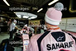 Sergio Perez (MEX) Sahara Force India F1 VJM10. 26.11.2017. Formula 1 World Championship, Rd 20, Abu Dhabi Grand Prix, Yas Marina Circuit, Abu Dhabi, Race Day.