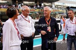 Dr. Dieter Zetsche (GER) Daimler AG CEO on the grid.                                26.11.2017. Formula 1 World Championship, Rd 20, Abu Dhabi Grand Prix, Yas Marina Circuit, Abu Dhabi, Race Day.
