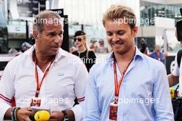 (L to R): Kai Ebel (GER) RTL TV Presenter with Nico Rosberg (GER) on the grid. 26.11.2017. Formula 1 World Championship, Rd 20, Abu Dhabi Grand Prix, Yas Marina Circuit, Abu Dhabi, Race Day.