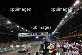 Esteban Ocon (FRA) Sahara Force India F1 VJM10 at the end of the race.                                26.11.2017. Formula 1 World Championship, Rd 20, Abu Dhabi Grand Prix, Yas Marina Circuit, Abu Dhabi, Race Day.