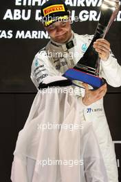 Race winner Valtteri Bottas (FIN) Mercedes AMG F1 celebrates on the podium. 26.11.2017. Formula 1 World Championship, Rd 20, Abu Dhabi Grand Prix, Yas Marina Circuit, Abu Dhabi, Race Day.