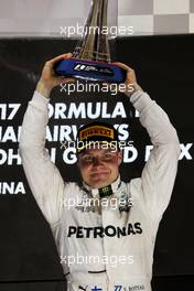Race winner Valtteri Bottas (FIN) Mercedes AMG F1 celebrates on the podium. 26.11.2017. Formula 1 World Championship, Rd 20, Abu Dhabi Grand Prix, Yas Marina Circuit, Abu Dhabi, Race Day.