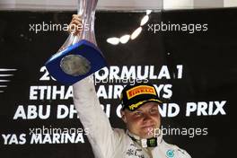 Race winner Valtteri Bottas (FIN) Mercedes AMG F1 celebrates on the podium. 26.11.2017. Formula 1 World Championship, Rd 20, Abu Dhabi Grand Prix, Yas Marina Circuit, Abu Dhabi, Race Day.