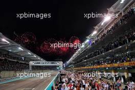 Fireworks at the end of the race.                                26.11.2017. Formula 1 World Championship, Rd 20, Abu Dhabi Grand Prix, Yas Marina Circuit, Abu Dhabi, Race Day.