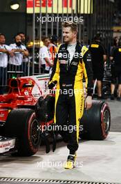 Nico Hulkenberg (GER) Renault Sport F1 Team in parc ferme. 26.11.2017. Formula 1 World Championship, Rd 20, Abu Dhabi Grand Prix, Yas Marina Circuit, Abu Dhabi, Race Day.