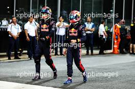 (L to R): Brendon Hartley (NZL) Scuderia Toro Rosso and team mate Pierre Gasly (FRA) Scuderia Toro Rosso STR12 in parc ferme. 26.11.2017. Formula 1 World Championship, Rd 20, Abu Dhabi Grand Prix, Yas Marina Circuit, Abu Dhabi, Race Day.