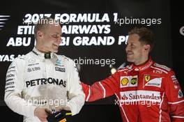 Valtteri Bottas (FIN) Mercedes AMG F1 W08 and Sebastian Vettel (GER) Ferrari SF70H. 26.11.2017. Formula 1 World Championship, Rd 20, Abu Dhabi Grand Prix, Yas Marina Circuit, Abu Dhabi, Race Day.