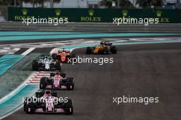 Sergio Perez (MEX) Sahara Force India F1 VJM10. 26.11.2017. Formula 1 World Championship, Rd 20, Abu Dhabi Grand Prix, Yas Marina Circuit, Abu Dhabi, Race Day.