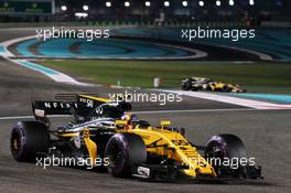 Carlos Sainz Jr (ESP) Renault Sport F1 Team RS17. 26.11.2017. Formula 1 World Championship, Rd 20, Abu Dhabi Grand Prix, Yas Marina Circuit, Abu Dhabi, Race Day.