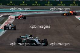 Valtteri Bottas (FIN) Mercedes AMG F1 W08. 26.11.2017. Formula 1 World Championship, Rd 20, Abu Dhabi Grand Prix, Yas Marina Circuit, Abu Dhabi, Race Day.